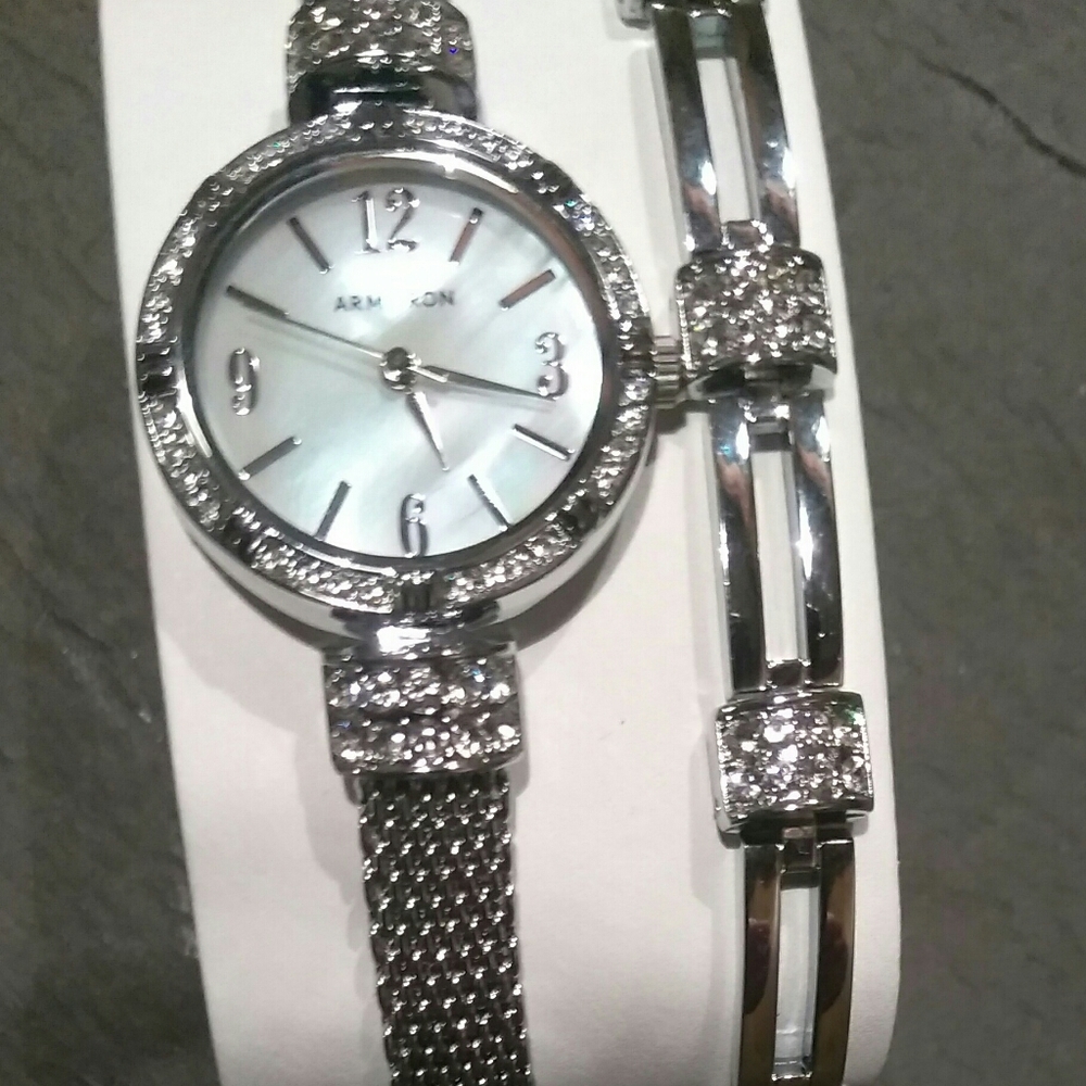 Armitron women's silver tone watch with bracelet